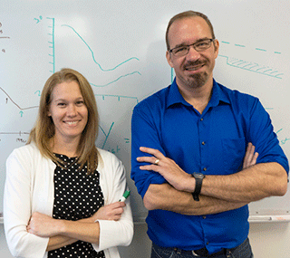 Psychiatry researchers Melissa Krauss (left) and Richard Grucza, PhD, analyzed data from all 50 states and found that higher cigarette taxes and policies prohibiting smoking in public places are associated with a decrease in per capita alcohol consumption.